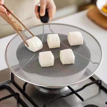 Splatter Screen for Frying Pan: Stainless Steel Grease Splatter Guard Oil Splatter Guard for Cooking, Mesh Frying Screen Keeps Kitchen Clean and Protects Skin From Burns (Red, 11in)