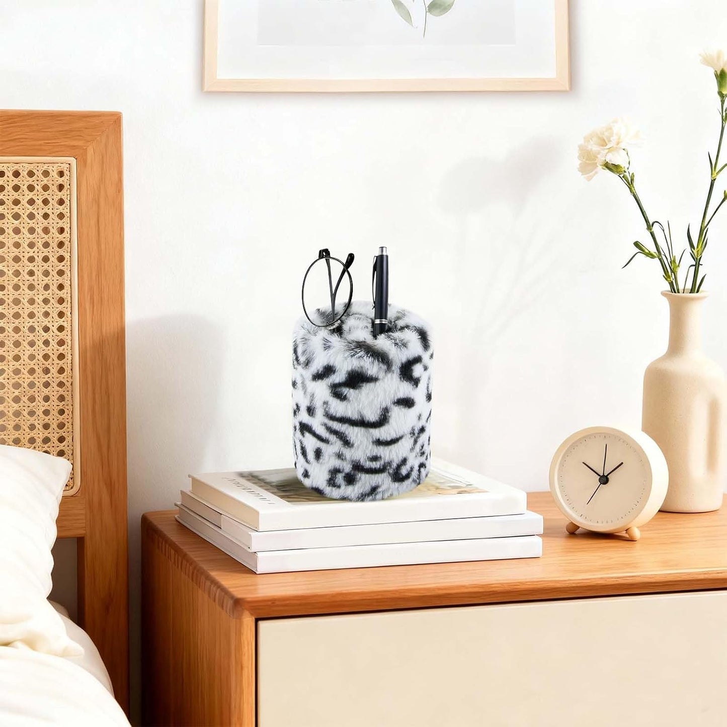 Eyeglass Holder for Nightstand,Anti-scratch Plush Eyeglass Stand Glasses Holders for Office Desk Organizer