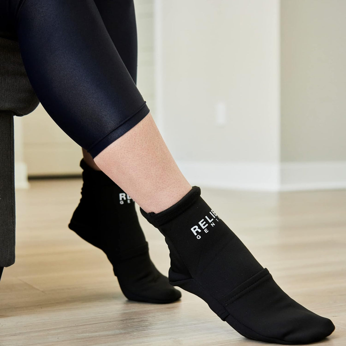 Relief Genius Cold Therapy Socks with Reusable Gel ice Packs - Achieve Relief from Sprains, Muscle Pain, Bruises, Swelling, Edema, Chemotherapy, Arthritis, Post Partum Foot (Black, Large)