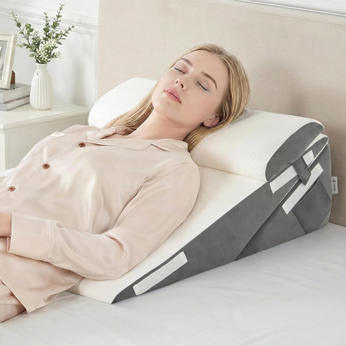 Vekkia 34" Extra-Long Wedge Pillow,7.5" Bed Wedge Pillow for Sleeping,White | Pillow Wedge Back Support for After Surgery, Idea for Acid Reflux,Snoring Relief,Removable Washable Cover&Double Side Pockets