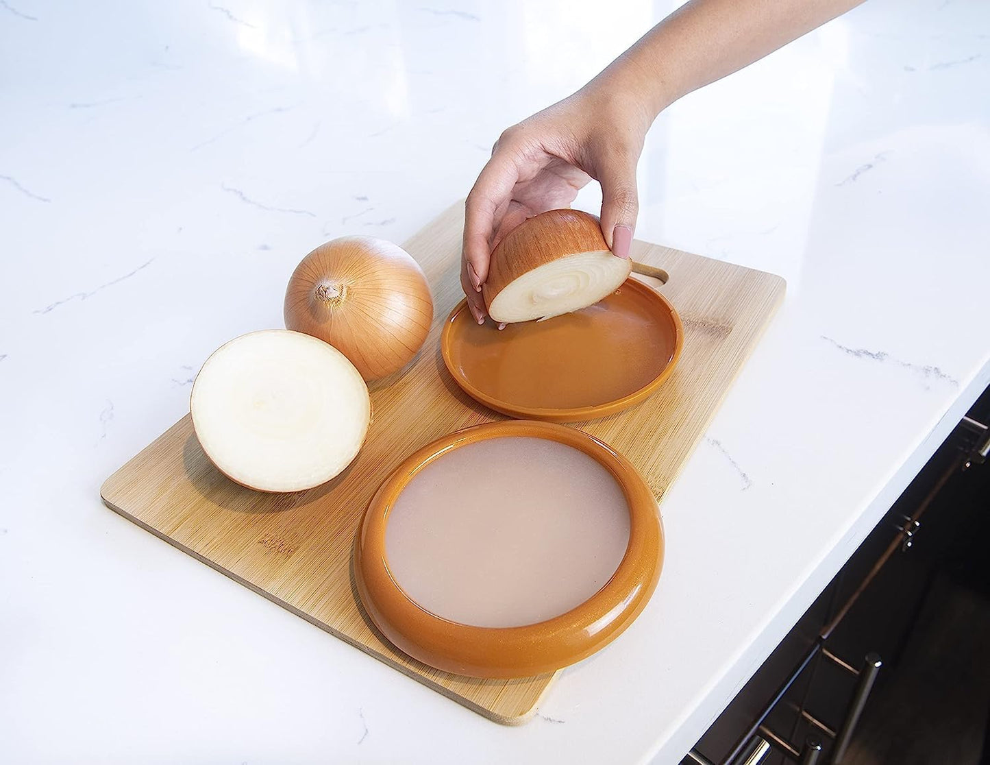 Joie Fresh Stretch Pod Onion Storage Container, Silicone Food Saver, Keeps Leftover Produce Flavorful and Firm in Fridge, Reusable Kitchen Gadget, Dishwasher Safe, BPA-Free