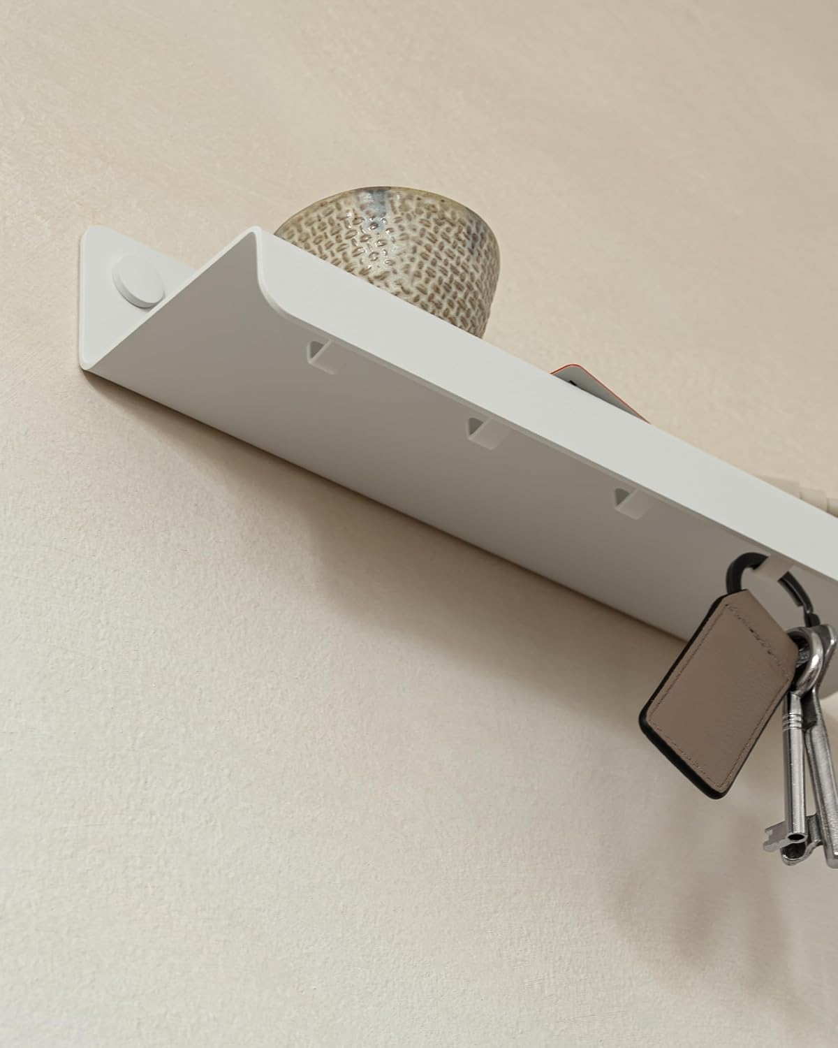 Kazai. Key Holder for Wall 'Holmsen' | Minimalist Key Hooks Design from Berlin | Modern Key Hanger with Metal Shelf | Key Hook Wall Mounted as Hallway Furniture | Sand Taupe