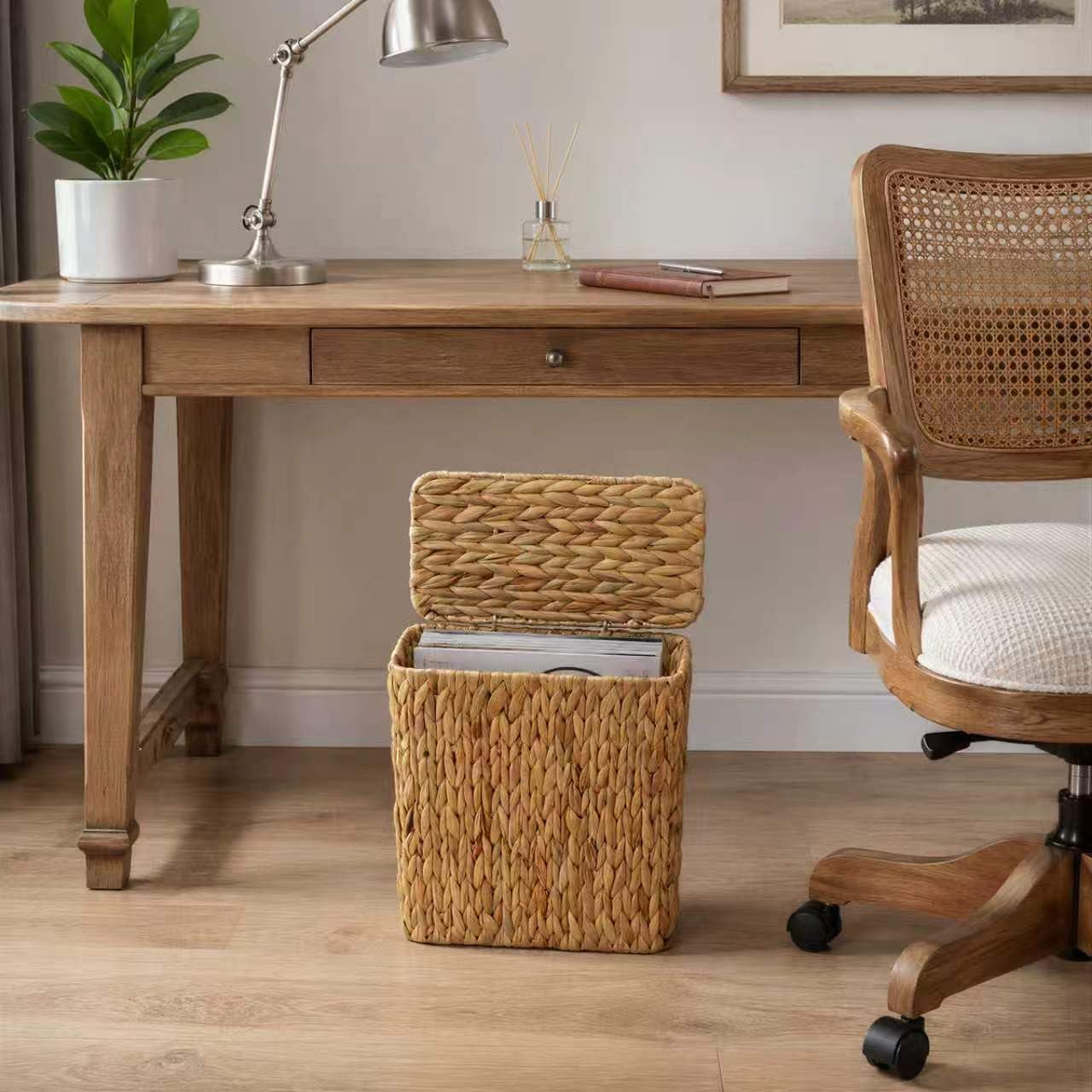 Coeusy 3 Gallon Wicker Trash Can,Small Bathroom Trash Can with Lid,Natural Water Hyacinth Wicker Waste Basket for Bedroom,Toilet,Narrow Garbage Can with Removable Liner