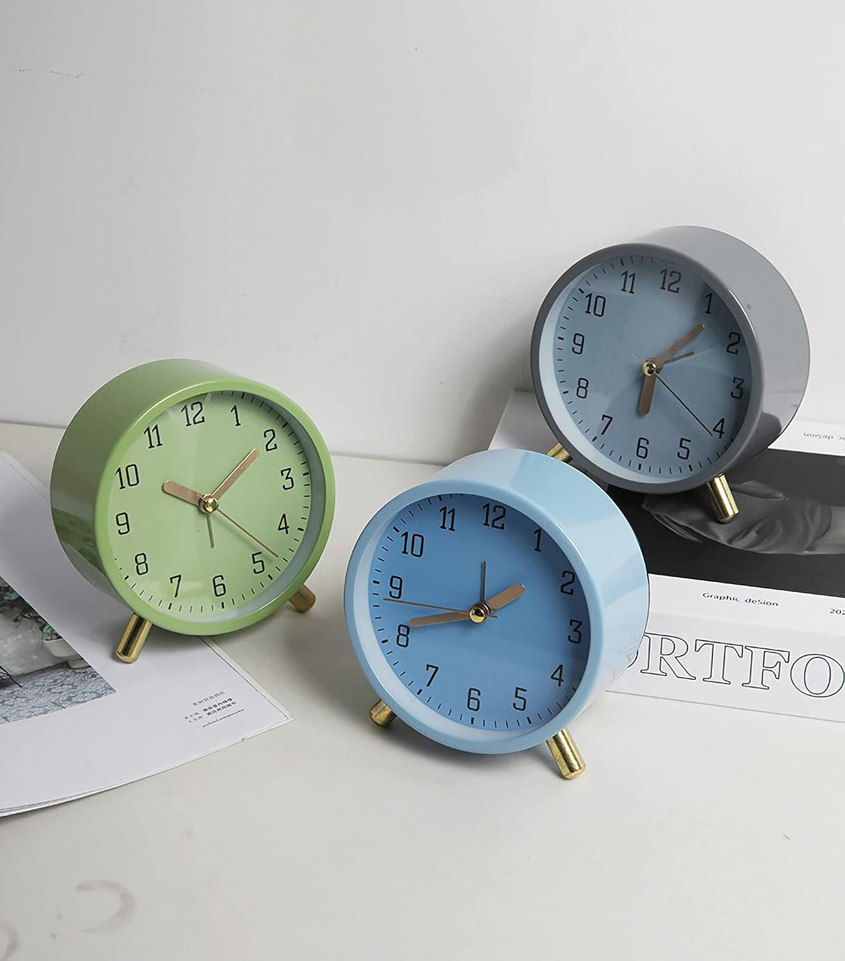 SHISEDECO Small Analog Alarm Clock, Battery Operated Desk Clock, White