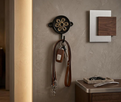 Aluminium Dog Paw Wall Hook for Wall Decor – Rustic Pet-Themed Coat Hook for Keys, Leashes, Towels, Hats & Bags – Decorative Heavy Duty Wall Mounted Hook for Entryway, Bathroom & Bedroom