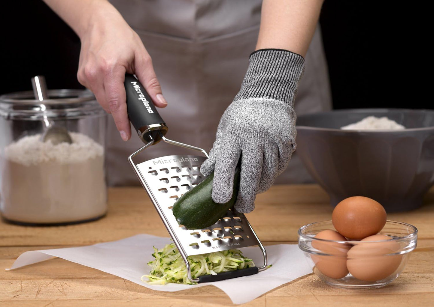 Microplane Cut Resistant Glove Keep Hands Safe in The Kitchen
