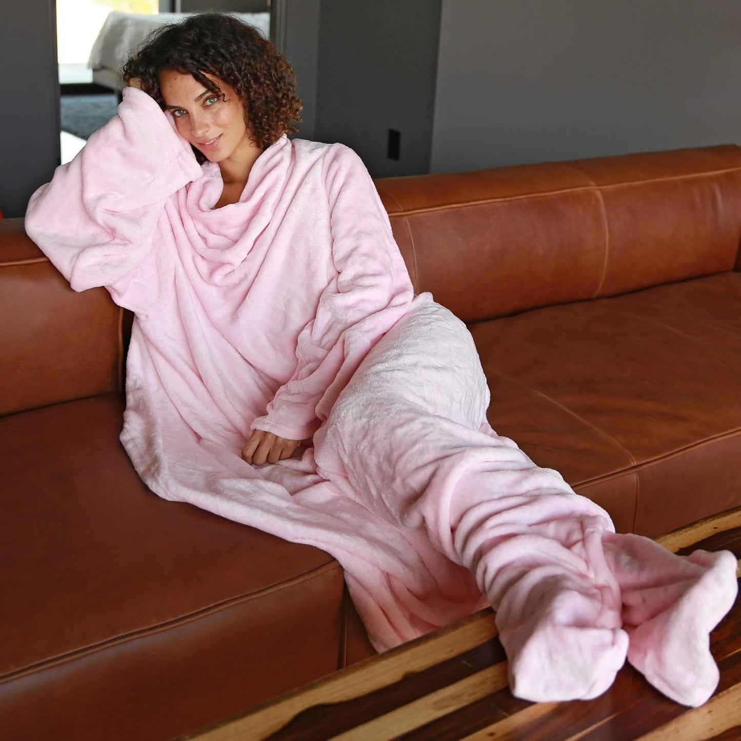 Catalonia Wearable Blanket with Sleeves & Foot Pocket for Adults | Soft Fleece Throw Wrap with Hands-Free Comfort, Perfect for Reading, TV Time & Relaxing, Christmas Gift for Women & Men
