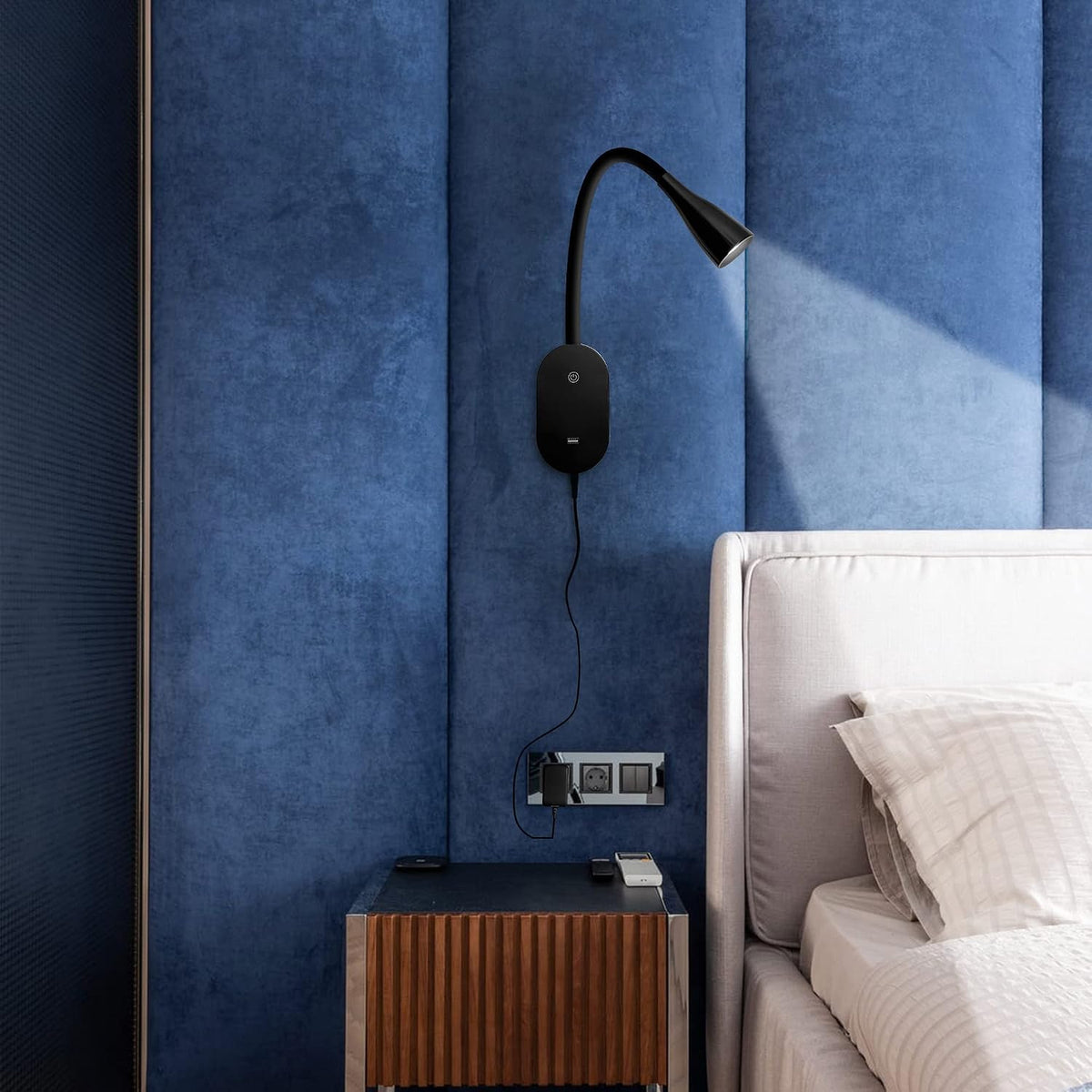 Wall Mount Reading Light, Focused Book Light for Reading in Bed, 5 Dimming, USB Output, 4 Hours Auto Off, Touch Control, Flexible Gooseneck Headboard Reading Lamp, Easy to Install White