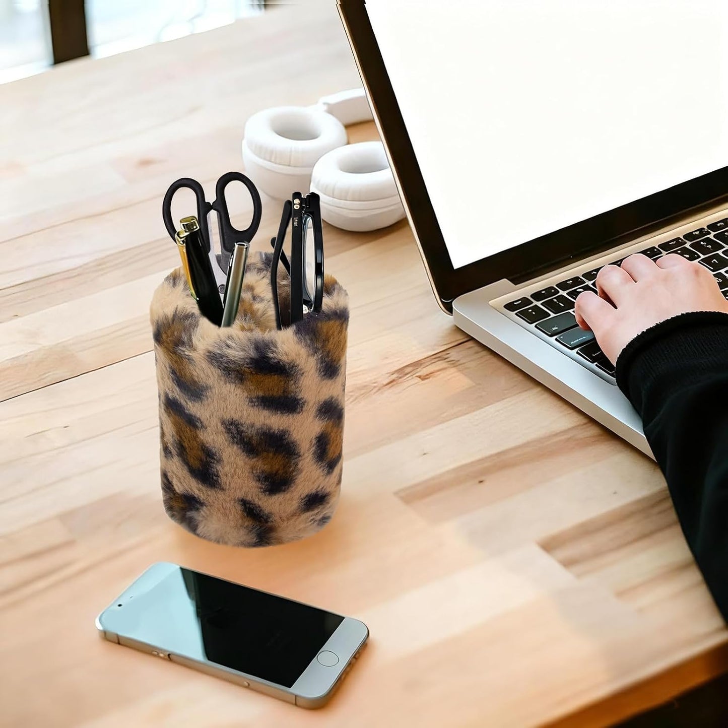Eyeglass Holder for Nightstand,Anti-scratch Plush Eyeglass Stand Glasses Holders for Office Desk Organizer