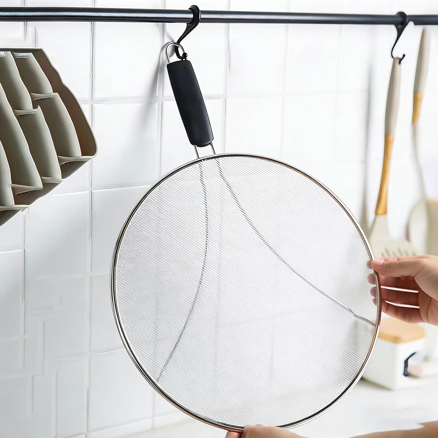 Stainless Steel Splash Guard, Frying Pan Splash Guard, Fine Mesh Cover, Prevents oil Splattering, Comfortable Handle to Prevent Burns, Suitable for Frying Pans and Cooking Utensils (15in)