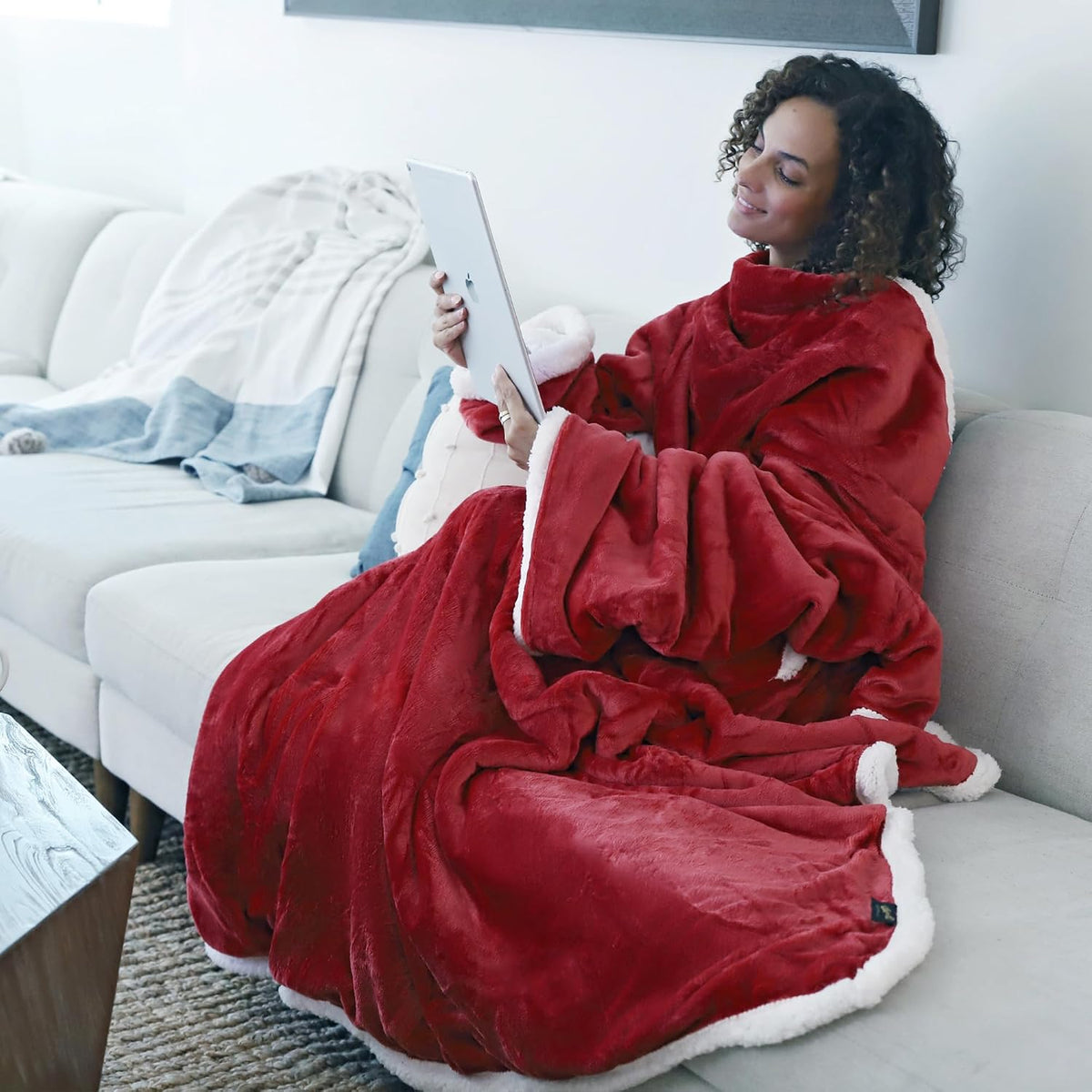 Catalonia Sherpa Wearable Blanket with Sleeves and Pocket for Adults