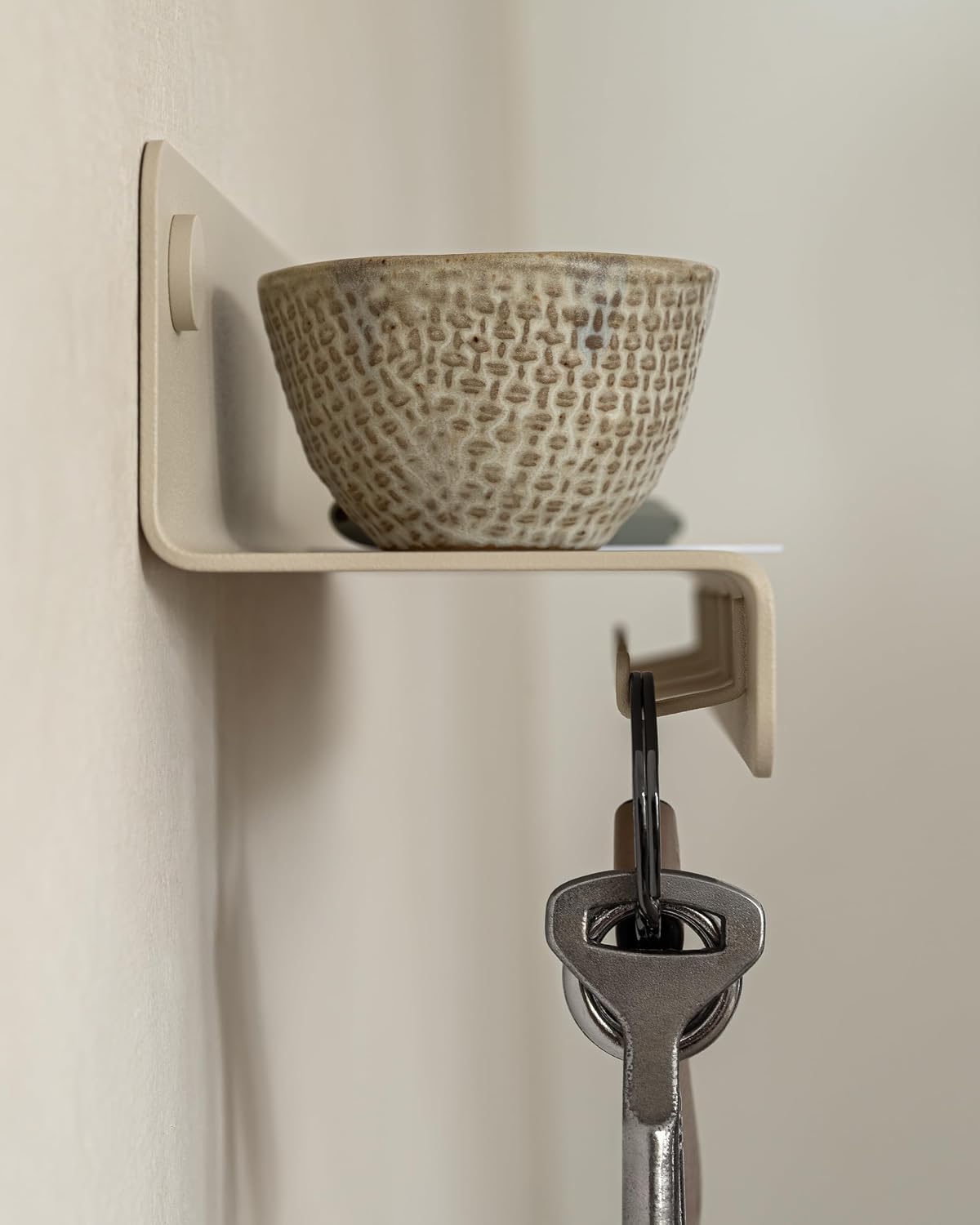 Kazai. Key Holder for Wall 'Holmsen' | Minimalist Key Hooks Design from Berlin | Modern Key Hanger with Metal Shelf | Key Hook Wall Mounted as Hallway Furniture | Sand Taupe