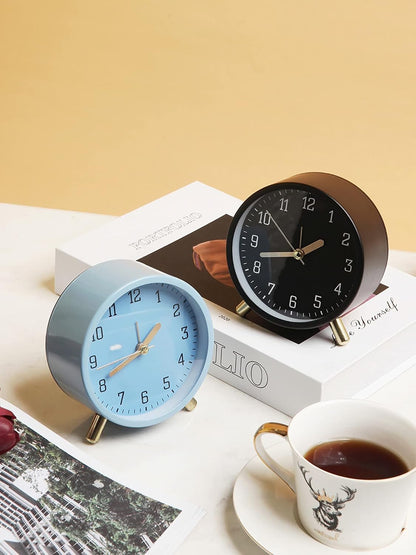 SHISEDECO Small Analog Alarm Clock, Battery Operated Desk Clock, White