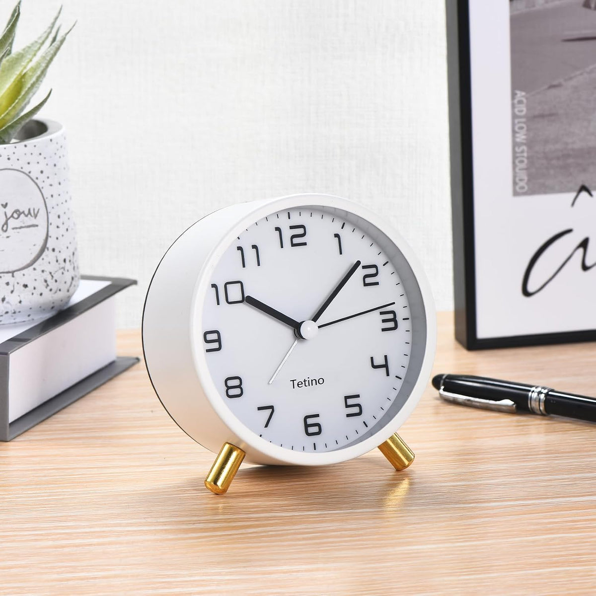 Tetino Analog Alarm Clocks,Retro Metal Desk Silent Non Ticking Small Clock with Night Light,Battery Operated,Simple Design,for Bedrooms, Bedside,Office,Home Décor (Green)