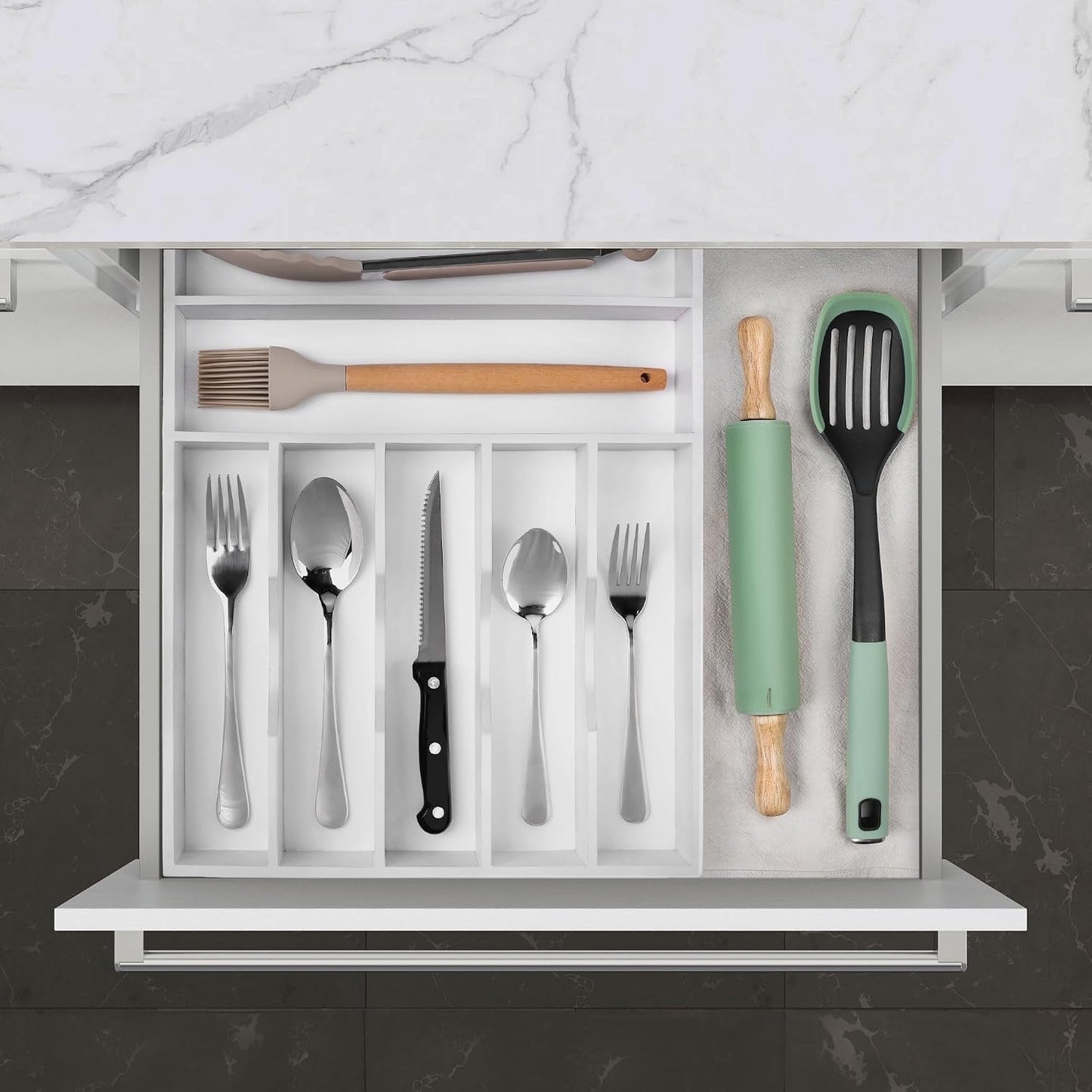 Expandable Bamboo Kitchen Drawer Organizer for Cutlery and Utensils, Adjustable Bamboo Wood Cutlery Tray in Drawer for Flatware and Silverware in Kitchen, (Natural)