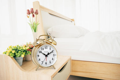 Westclox Big Ben Twin Bell Alarm Clock | Loud Alarm Clock for Heavy Sleepers | Battery Operated Clock with Backlight for Bedside Table, Bedroom, Kids Room, Desk (Gold, 4")