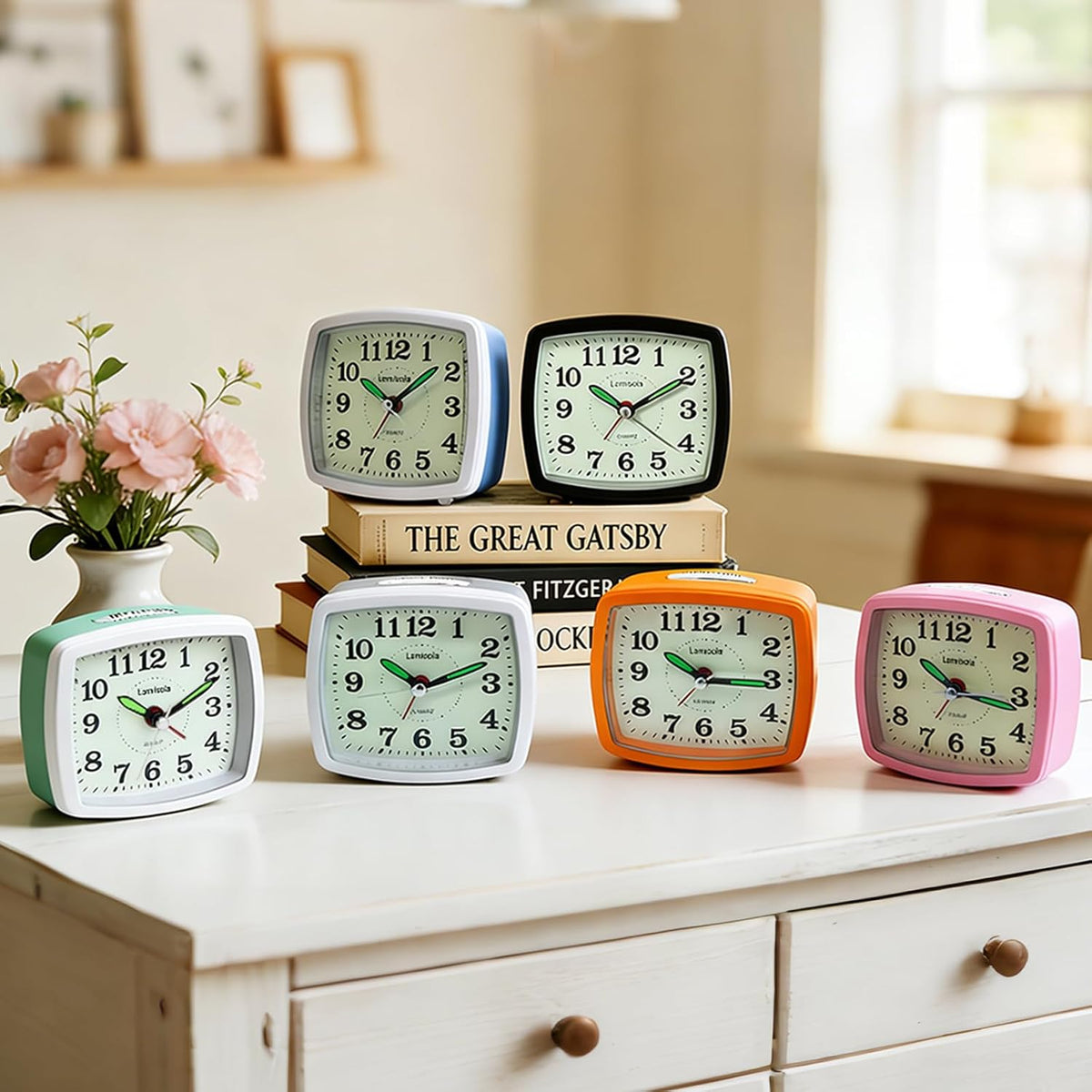 Lamisola Analog Travel Alarm Clock for Bedroom, Small Desk Clock Black