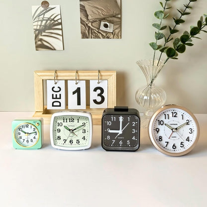 Lamisola Small Analog Travel Alarm Clock, Battery Operated Desk Table Shelf Clock for Kids, Quieter Bedside Alarm Clocks for Bedrooms Bathroom Living Room Kitchen, Black