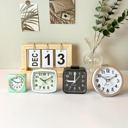 Lamisola 4 Inch Alarm Clock for Bedrooms, Small Analog Desk Clock, Black