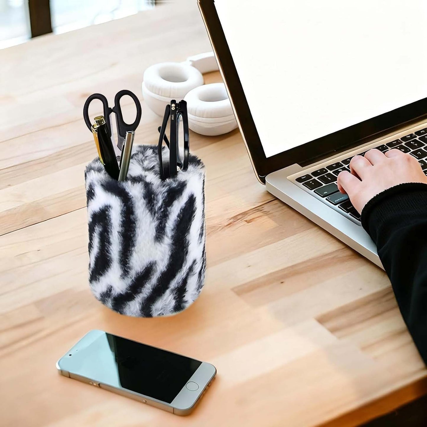 Eyeglass Holder for Nightstand,Anti-scratch Plush Eyeglass Stand Glasses Holders for Office Desk Organizer