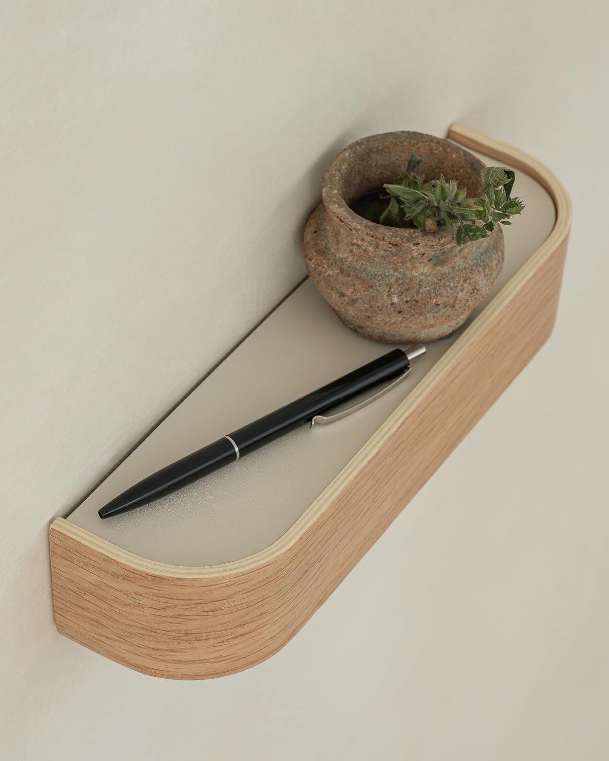 Kazai. Key Holder 'Toke' | Minimalist Key Hook Design from Berlin | Modern Key Holder Wall Mount with Wooden Shelf | Key Rack for Wall as Entryway Organizer | Walnut