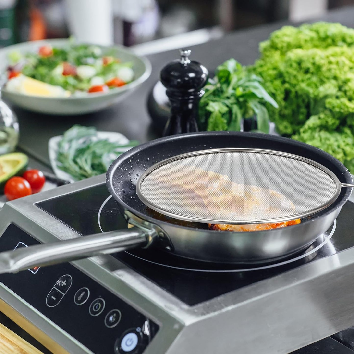 Stainless Steel Grease Splatter Screen for Frying Pan 8’’ Splatter Guard with Comfortable Grip Handle Pan Cover Cooking Protector Ultra Fine Mesh Prevents Oil Splatters and Messes for Frying Cooking