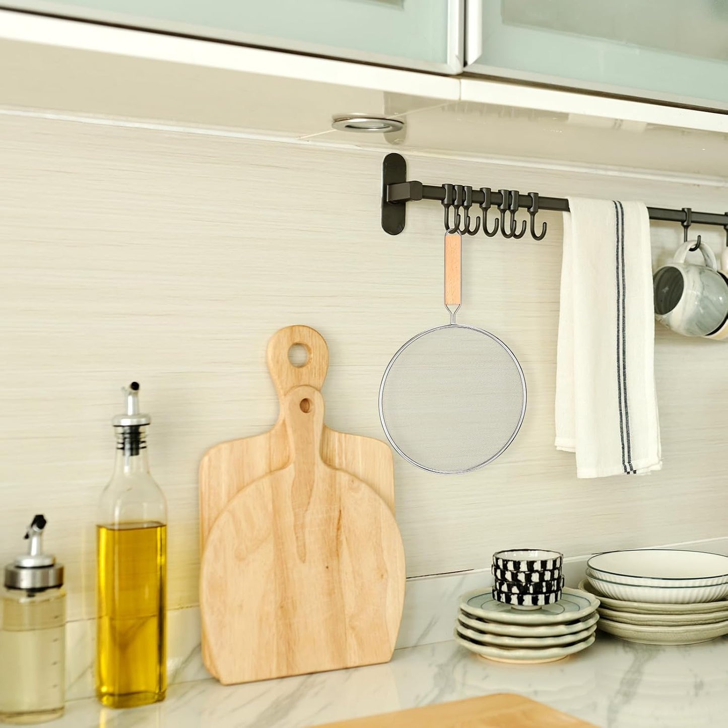 8.3Inch Grease Splatter Screen, Stainless Steel Splatter Screen for Frying Pan with Wood Handle Grease Splatters Guard Hot Oil Splash Protector Cover Oil Splash for Kitchen Cooking Supplies