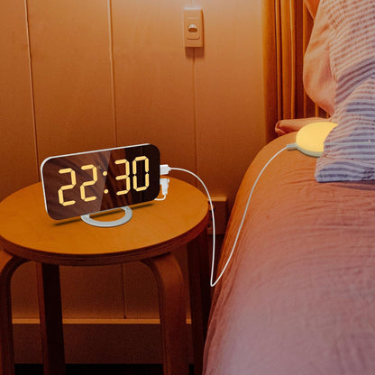 Digital Vibration Alarm Clock with Loud Sound 12/24 Hour Bed Shaker Auto-Dimming Night Light Snooze Memory Function for Heavy Sleepers Bedroom Home