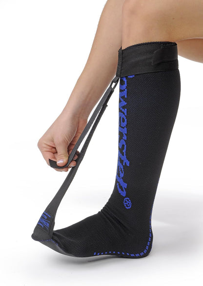 PowerStep UltraStretch Plantar Fasciitis Night Splint, Adjustable Plantar Fasciitis Brace, Plantar Fasciitis Relief, Achilles Tendonitis Support, Gentle Stretch Compression Sock for Heel & Foot Pain, Regular (Black)