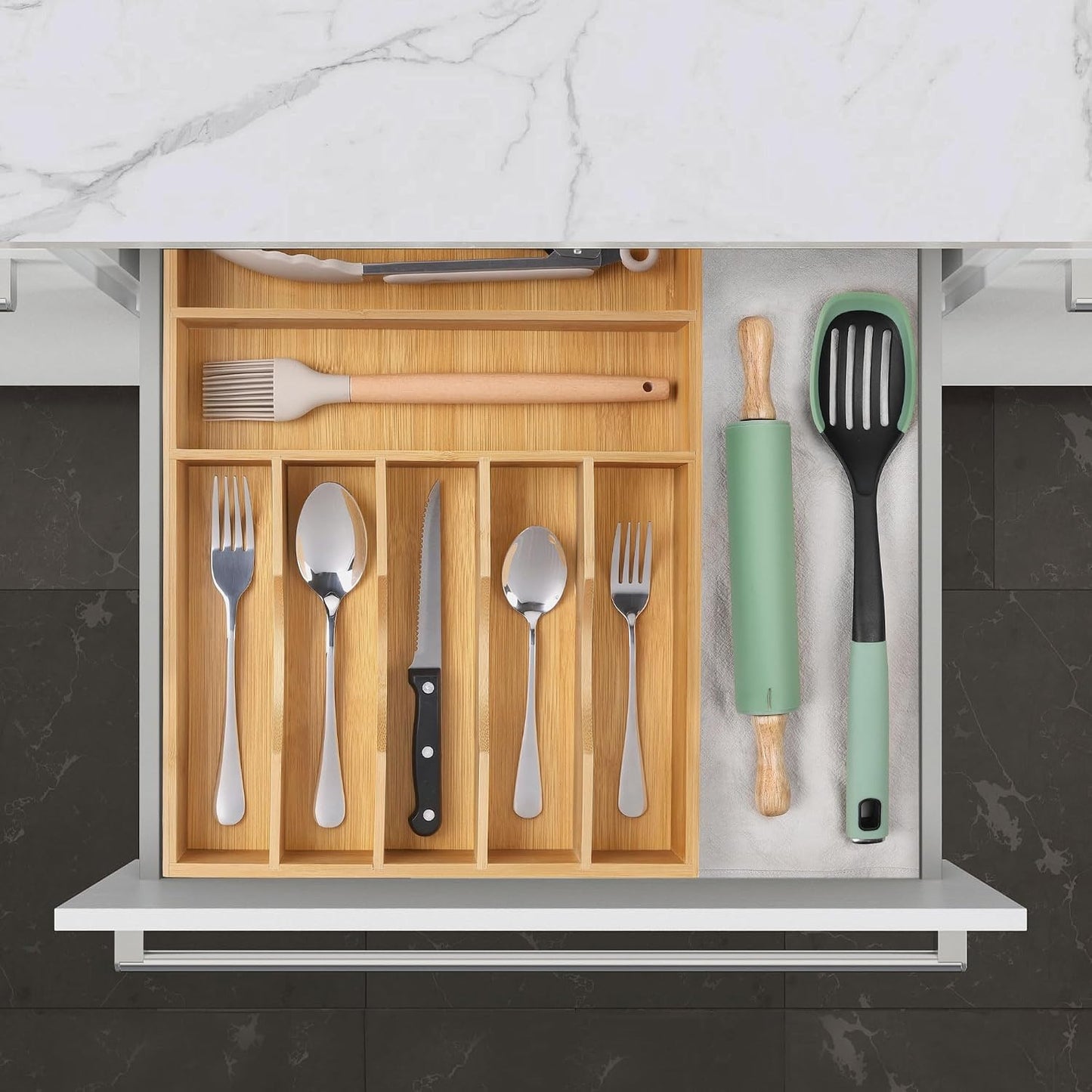 Expandable Bamboo Kitchen Drawer Organizer for Cutlery and Utensils, Adjustable Bamboo Wood Cutlery Tray in Drawer for Flatware and Silverware in Kitchen, (Natural)