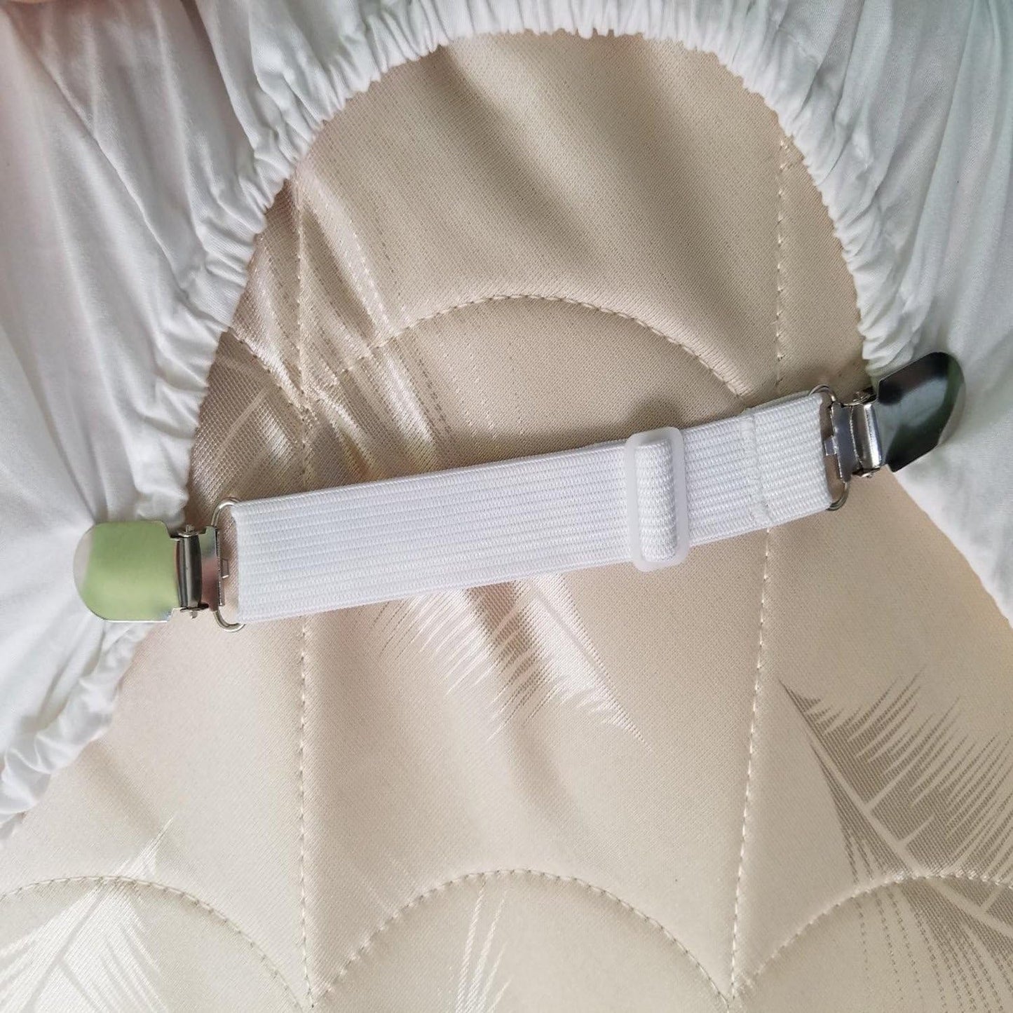 Bed Sheet Clips Straps Sheet Holder Mattress Clips, 4 Pcs Adjustable Elastic Bed Sheet Grippers Straps Suspender Fasteners Holder