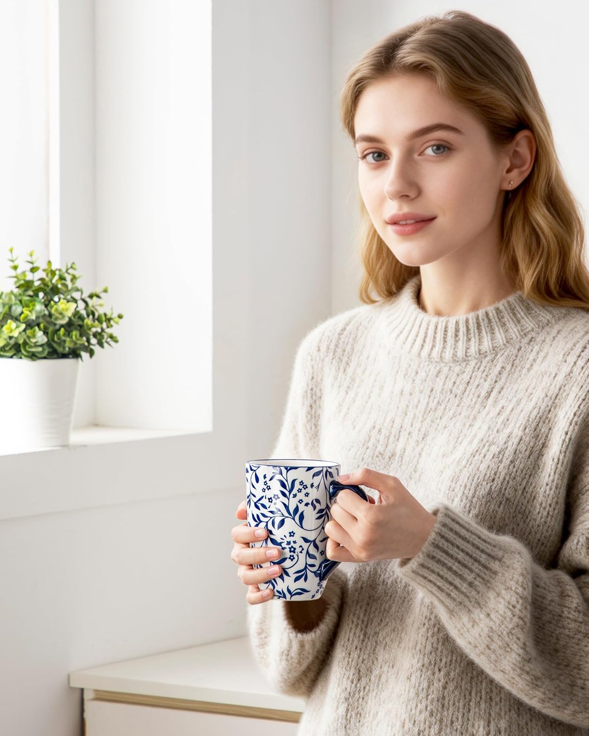vancasso SELENE Porcelain Tea Mug, 18 oz Porcelain Tea Cup with Infuser and Lid Steeps Loose Leaf Tea, Microwave & Dishwasher Safe, Five-Leaf Clover