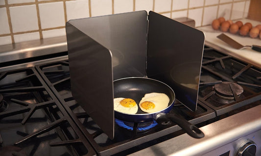 Fox Run Splatter Shield, 3 Sided Frying Splatter Guard For Stove Top | Keep Stoves & Counters Clean | 3 Panel Oil Splatter Guard | Non-Stick Splash Guard For Easy Clean Up | Home Frying Essential