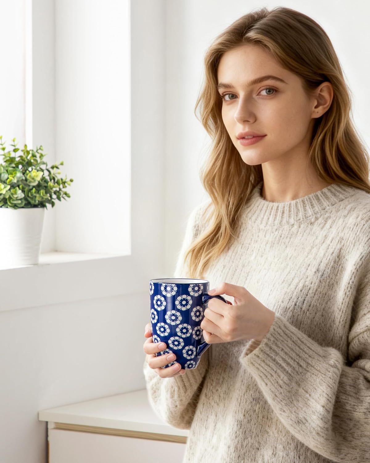 vancasso SELENE Porcelain Tea Mug, 18 oz Porcelain Tea Cup with Infuser and Lid Steeps Loose Leaf Tea, Microwave & Dishwasher Safe, Five-Leaf Clover