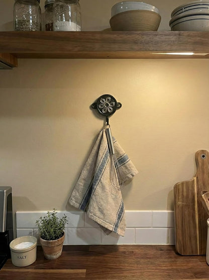 Aluminium Dog Paw Wall Hook for Wall Decor – Rustic Pet-Themed Coat Hook for Keys, Leashes, Towels, Hats & Bags – Decorative Heavy Duty Wall Mounted Hook for Entryway, Bathroom & Bedroom
