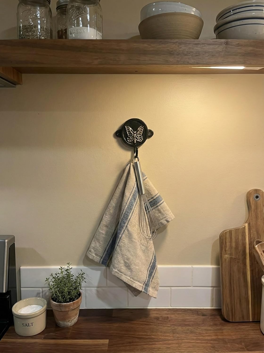 Aluminium Dog Paw Wall Hook for Wall Decor – Rustic Pet-Themed Coat Hook for Keys, Leashes, Towels, Hats & Bags – Decorative Heavy Duty Wall Mounted Hook for Entryway, Bathroom & Bedroom