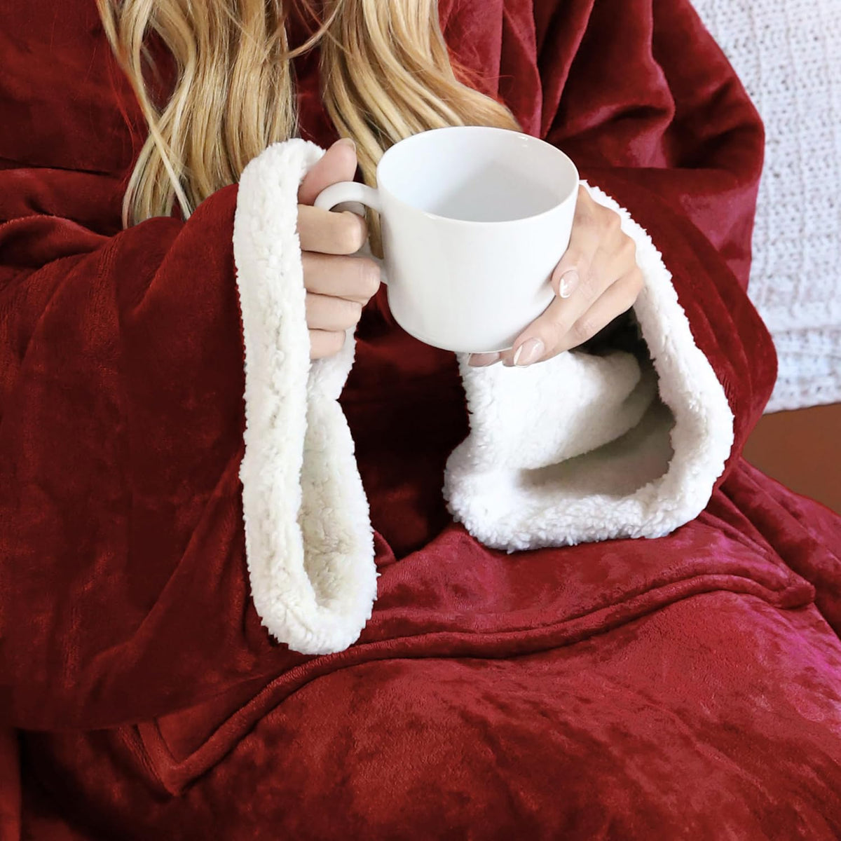 Catalonia Sherpa Wearable Blanket with Sleeves and Pocket for Adults