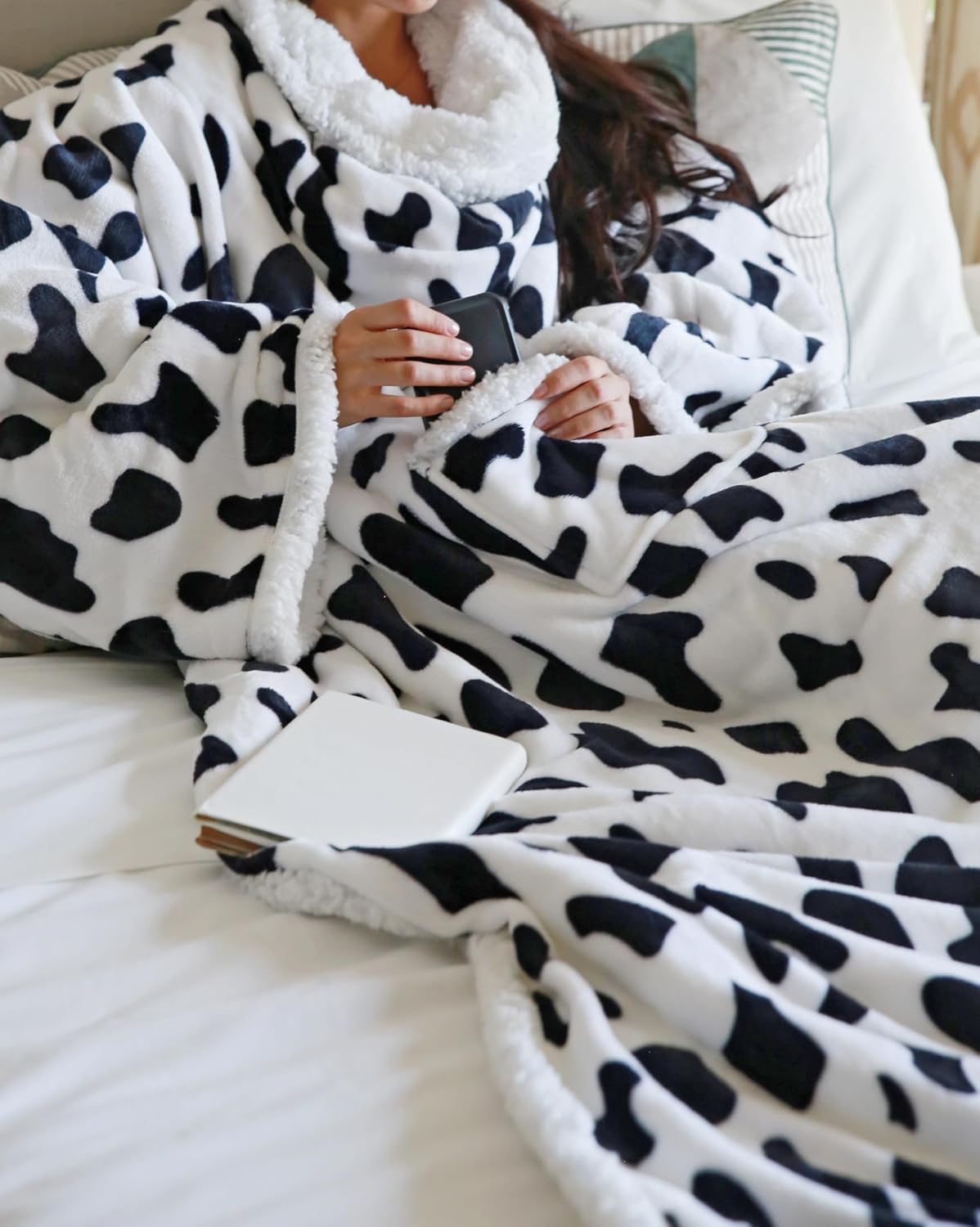Catalonia Sherpa Wearable Blanket with Sleeves and Pocket for Adults