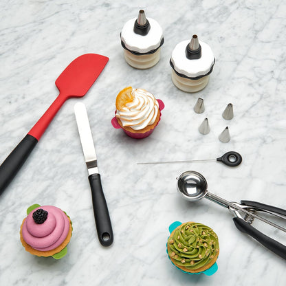 OXO Good Grips Silicone Baking Cups, Pack of 12, Reusable, BPA-Free, Dishwasher Safe, Non-Stick, Food Grade, Cupcake Cups, Muffin Cups, Cupcake Liners, Muffin Liners