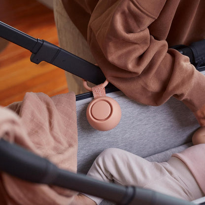 Hatch Go Portable Sound Machine & Sleep Soother for Babies & Kids (Putty)