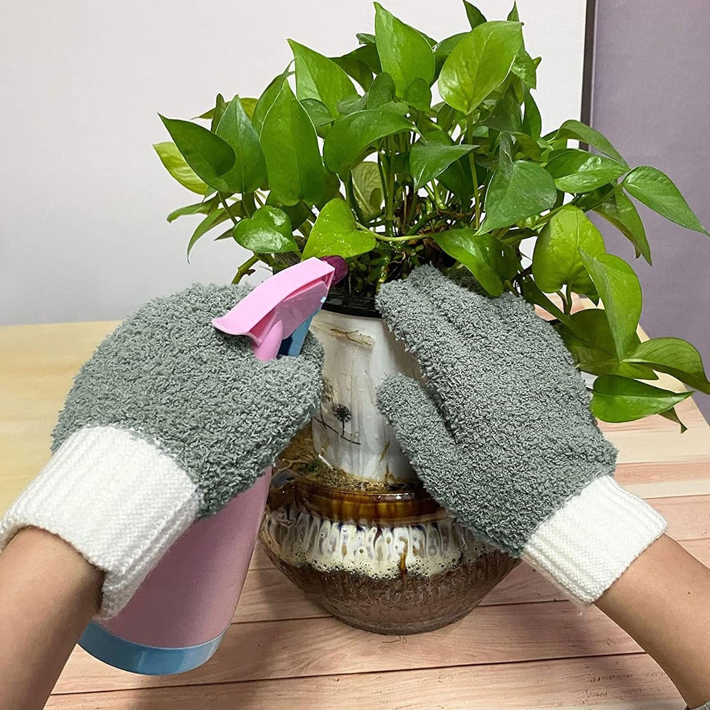 MIG4U Microfiber Dusting Gloves House Cleaning Glove for Blinds, Windows, Shutters, Furniture, and Car, Reusable Lint-Free Blue 1 Pair S/M
