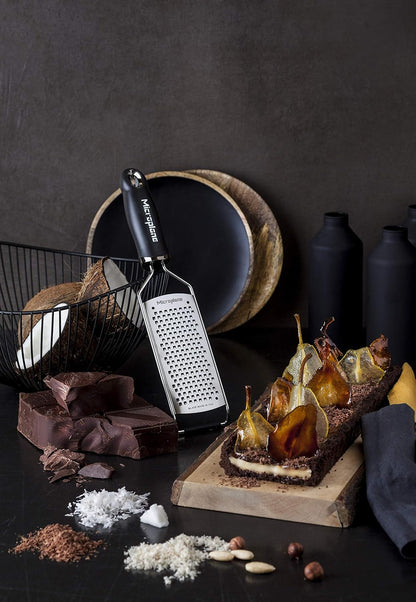 Microplane Gourmet Series Cheese Grater with Soft Touch Handle (Extra Coarse, Black)