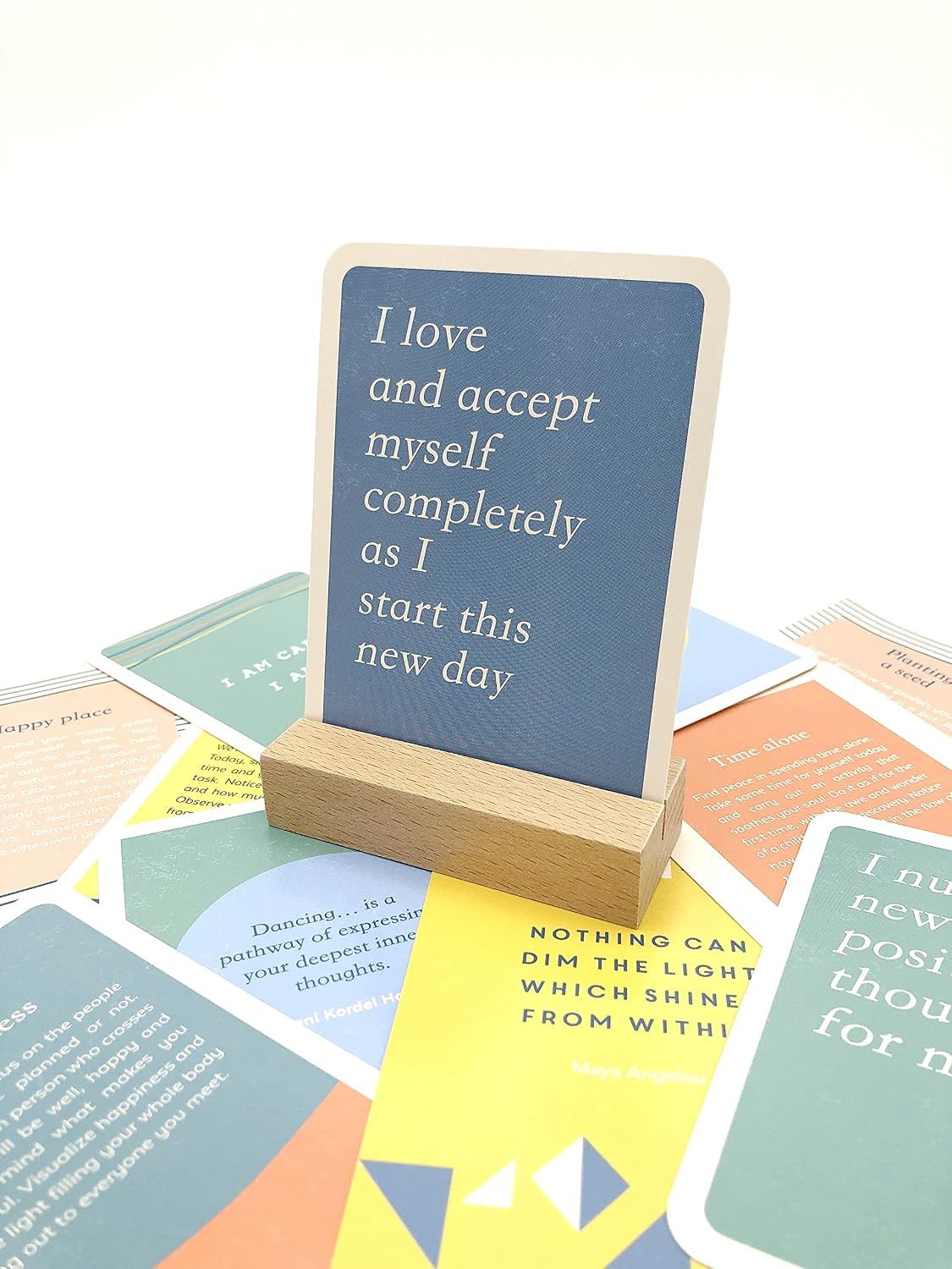 The Little Box of Mindful Meditations: 52 Cards With Simple Steps To Calm Your Mind