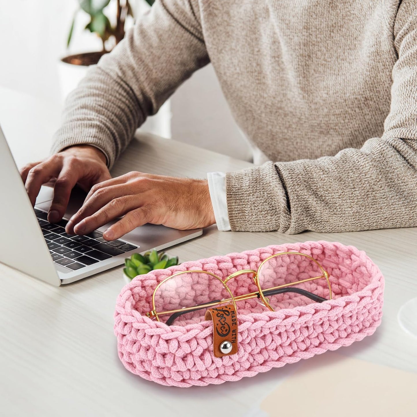 Tioncy Eyeglasses Holder for Nightstand Wool Anti Scratch Desk Bedside Knit Eyeglass Storage for Fathers Day Graduation Gifts