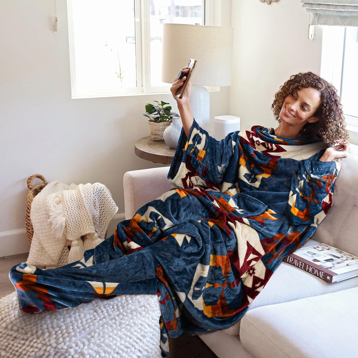 Catalonia Wearable Blanket with Sleeves & Foot Pocket for Adults | Soft Fleece Throw Wrap with Hands-Free Comfort, Perfect for Reading, TV Time & Relaxing, Christmas Gift for Women & Men