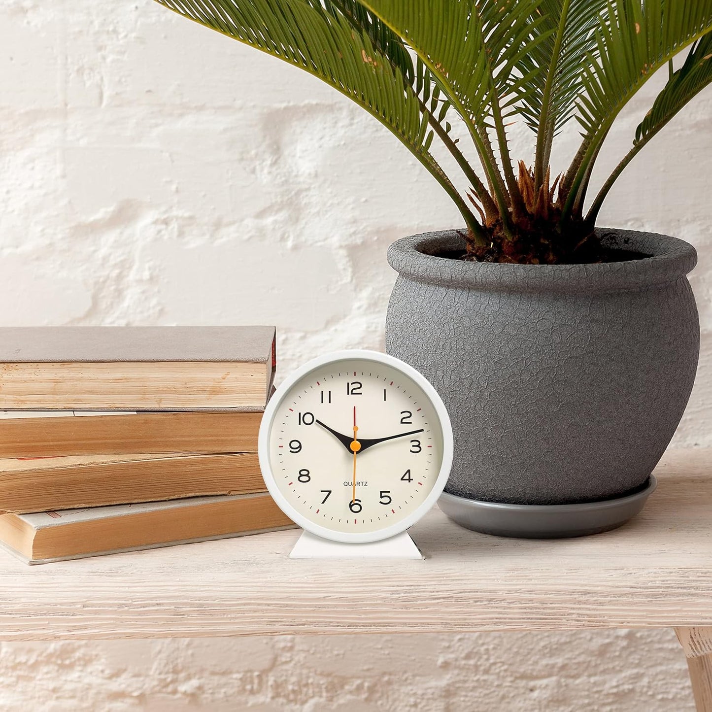 SHISEDECO Small Antique Retro Analog Alarm Clock, 4.5" Desk Clock, Pink | Small Silent Bedside Deskclock with Light Function, Non-Ticking Tableclock Decor for Living Room, Bedroom, Bedside, Shelf