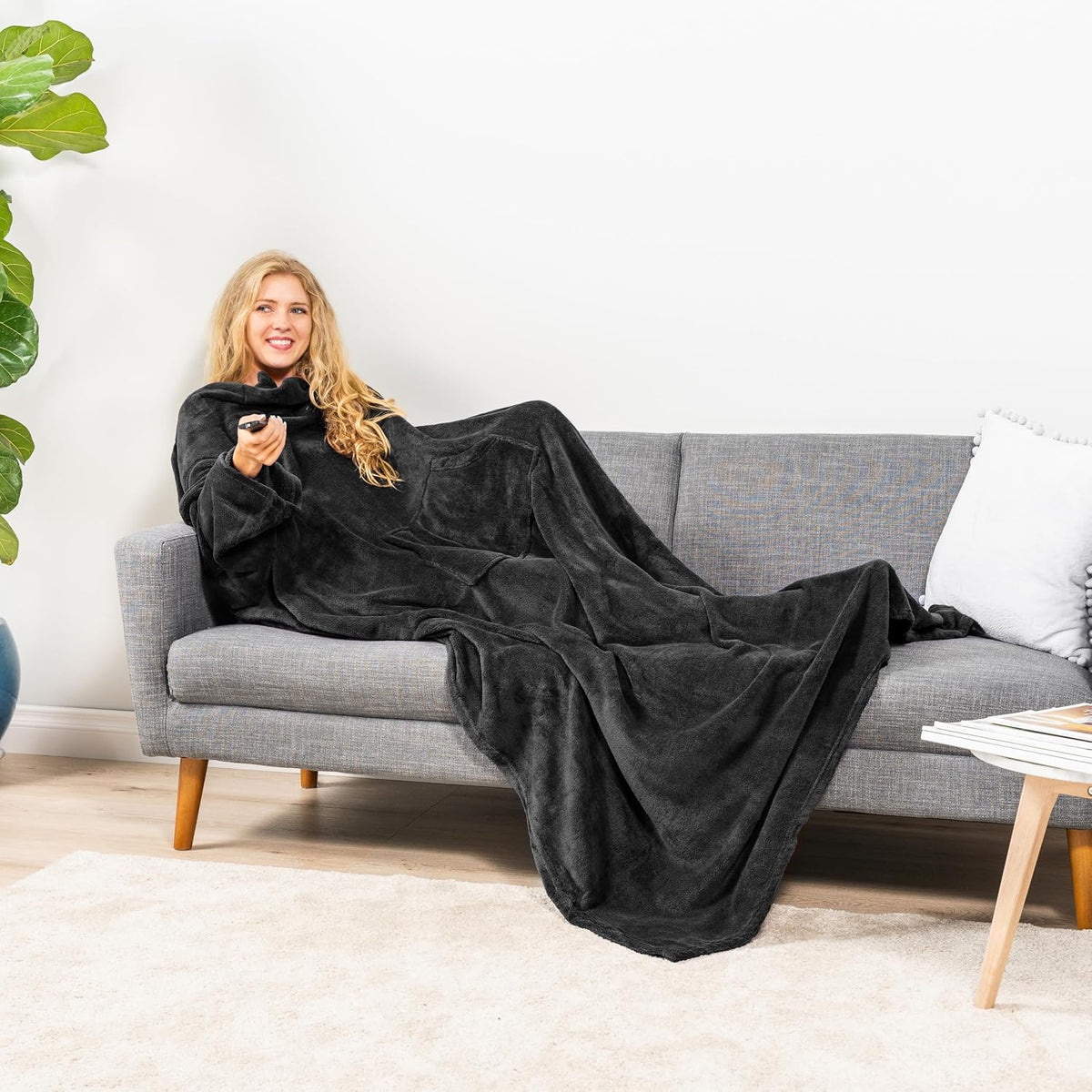 PAVILIA Blanket with Sleeves for Adult Women Men, Soft Warm Wearable Blanket Fleece Wrap Throw, Robe Blanket Gift